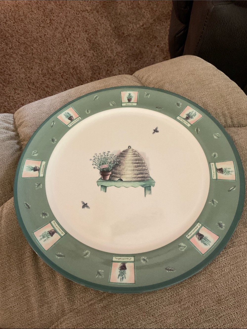 Precidio Pfaltzgraff Naturewood Beehive Melamine 14” Serving Plate - Picture 4 of 7